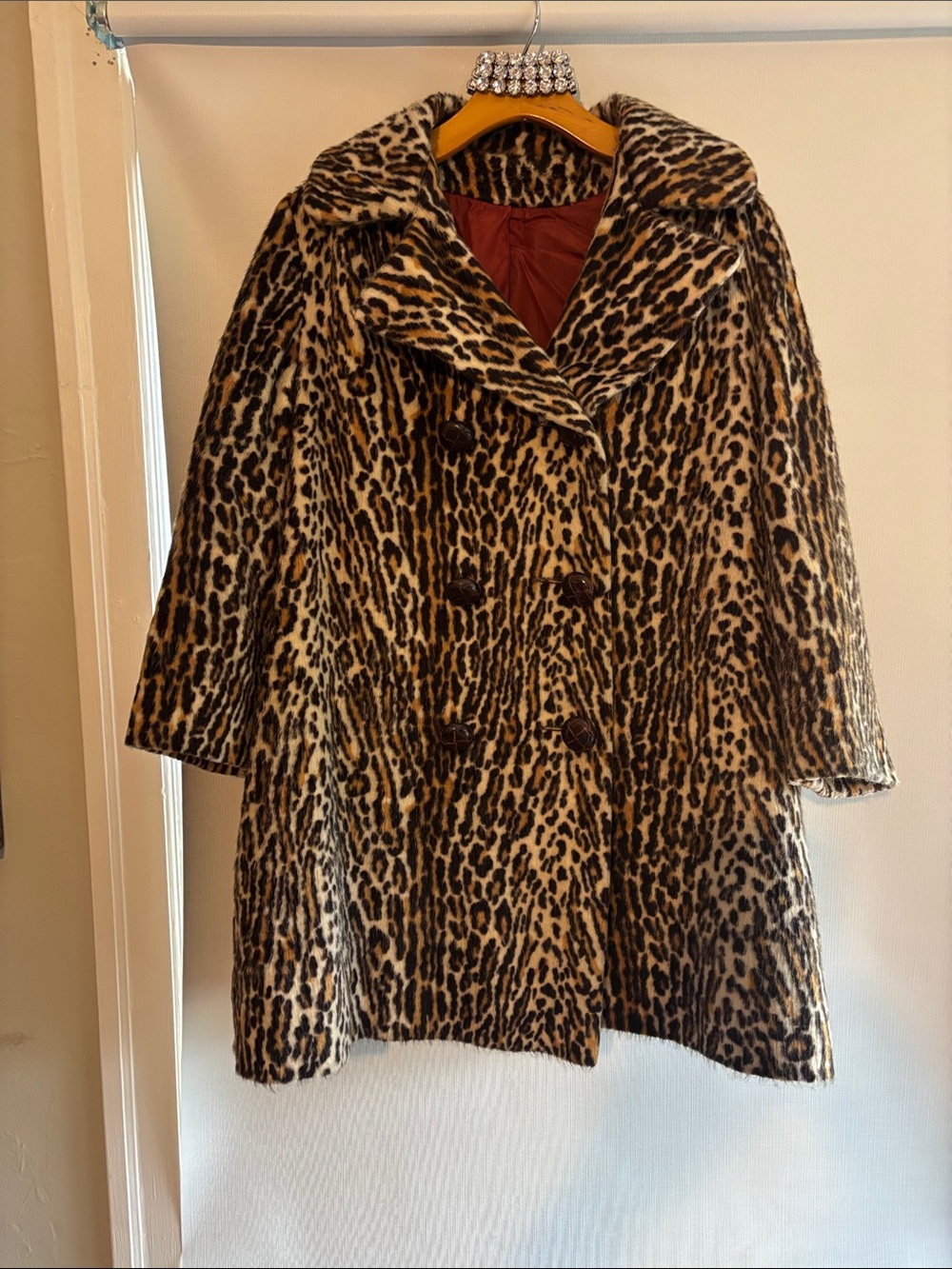 Vintage 1960’s Women’s faux fur leopard fur coat. Leather buttons.